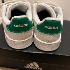 adidas  15センチの画像