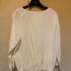 薄手の白vネックカットソー7分丈ビッグシルエットオーバーサイズ春夏ロングTシャツの画像