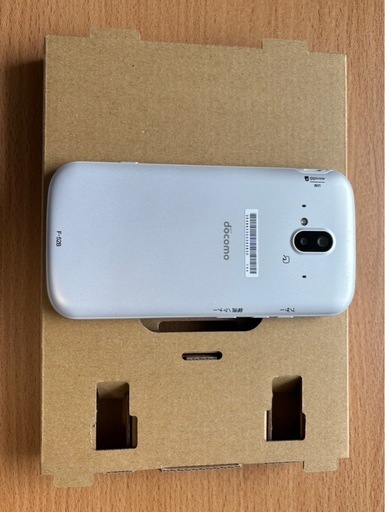 15000円 ほぼ新品docomo版らくらくスマートフォン【らくらく 15000円 ほぼ新品docomo版らくらくスマートフォン【らくらく