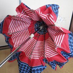 雨傘　折りたたみ　昭和レトロ調柄　使用品の画像