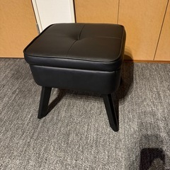 収納付きオットマン