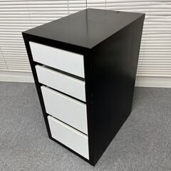 木製引き出し棚の画像