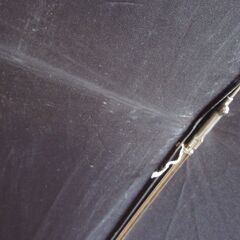 雨傘　折りたたみ　黒・持ち手丸型　使用品の画像