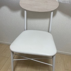 丸い机の画像