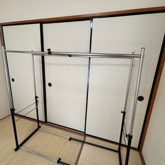 伸縮押入れハンガーラックの画像