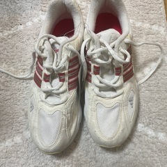 adidasスニーカー