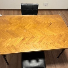 取り引き中です。ダイニングテーブル🧡椅子は2脚です。の画像