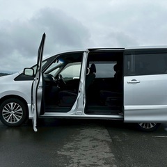 低走行9万キロ台☆ガソリン代 節約☆S-HYBRID入りました‼️26年式☆月々1.2万円〜分割払い可❗️車検2年付き！大人気☆日産 セレナ☆SDナビ☆走行中DVD見れます☆ETC☆便利なバックカメラ☆ドラレコ付きのフル装備☆両側電動スライドドア☆ウィンカーミラー☆フル装備☆純正アルミ☆☆車内広々三列シート‼️の画像