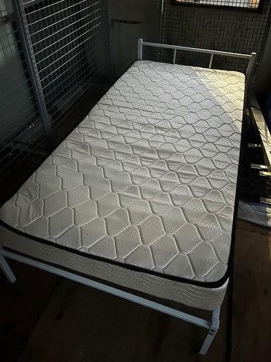 【激安】ステンレス製シングルベット マットレス付き