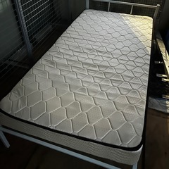 【激安】ステンレス製シングルベット マットレス付き