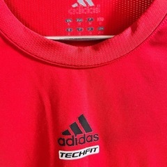 adidasの画像
