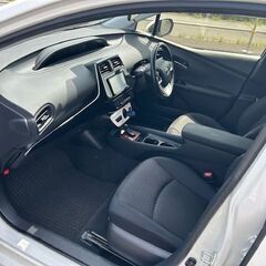 誰でも車が買える次世代低与信ローン専門店／ 安心の１年保証付き 距離無制限！中古車販売 カーメル小田原店 　平成29年 トヨタ 50プリウス☆　94000㌔の画像