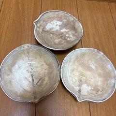 葉っぱの形のお皿　３枚
