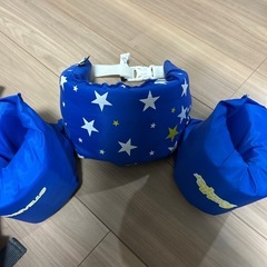 子供用ライフジャケットの画像