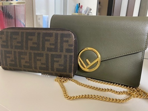 FENDIのバッグと財布