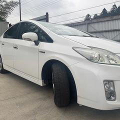 トヨタ プリウス 人気スーパーホワイト 車検9年2月 レザー調シート バックカメラ Bluetoothの画像