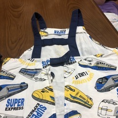 子供用エプロンと三角巾の画像