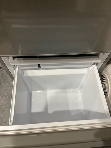 AQUA 冷蔵庫 201ℓ 右開き シルバー (kuz f) 中央林間のキッチン AQUA 冷蔵庫 201ℓ 右開き シルバー (kuz f) 中央林間のキッチン
