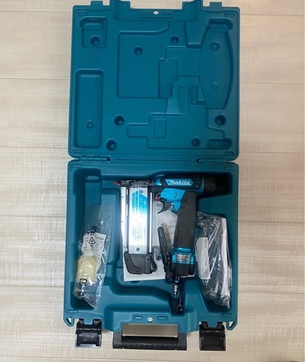 【新品同様】【価格交渉可】マキタ　高圧ピンタッカ