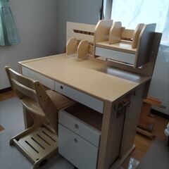 美品☆イトーキ☆木製学習机 ハート型装飾付き タイムセール
