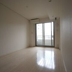 🤩恵比寿駅・破格の初期費用🤩バス・トイレ別 エアコン オートロック 建物設備 エレベーター / 駐輪場 / バイク置き場 / 宅配BOX / 敷地内ごみ置き場 キッチン システムキッチン 通信設備 BS端子 / CATV / CS セキュリティ モニタ付インターホン / 防犯カメラ バス・トイレ 専用バス / 温水洗浄便座 / 追焚機能 / 浴室乾燥機 / 給湯 その他 フローリング / 外観タイル張り - 賃貸（マンション/一戸建て）
