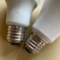 LED作業灯電球2つの画像