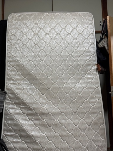 ベッドとマットレス