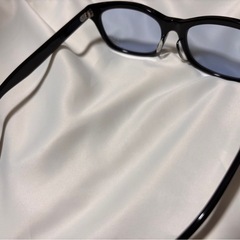 HUF カラーサングラスの画像