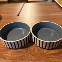 陶器のペットフードボウル3点の画像