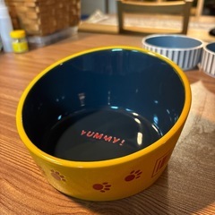 陶器のペットフードボウル3点の画像