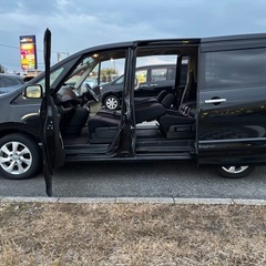 特別仕様車8人乗り☆ガソリン代 節約☆S-HYBRID入りました‼️25年式☆月々1.2万円〜分割払い可❗️車検付き！大人気☆ニッサン セレナ☆Bluetooth対応SDナビ☆走行中DVD見れます☆ETC☆便利なバックカメラ☆ドラレコ付きのフル装備☆電動スライドドア☆ウィンカーミラー☆フル装備☆車内広々三列シート‼️の画像