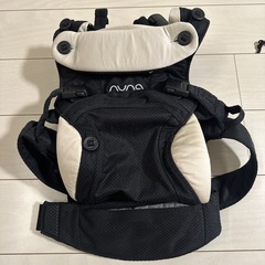 【美品】nuna ヌナカドルクリック 抱っこ紐 キャビア