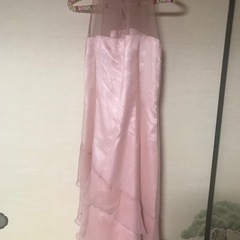 ピンクのパーティードレス　の画像