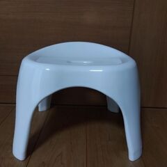 美品★ニトリ　裏面も洗いやすい抗菌風呂いす