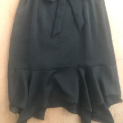 ブラックのパーティードレスの画像