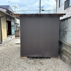 大工が作った物置の画像