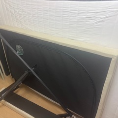 ダブルベッドとマットの画像