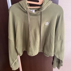 アディダスオリジナルス　ショート丈パーカー