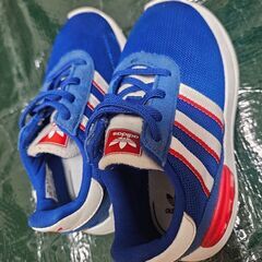 adidas、new balance　4足靴セット　キッズシューズ　子供靴の画像