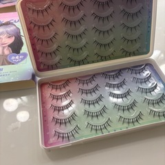 つけまつげ