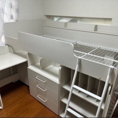 ニトリ　子供ベッド　学習机