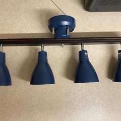 照明器具　4連　ブルーの画像