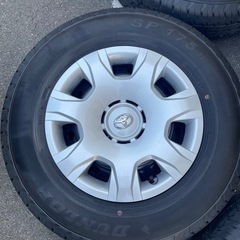送料込み　新車外し　2025年製　ハイエース　純正タイヤホイール 新車外し 2025年製 ハイエース 純正アルミ＆タイヤ 4本 - メルカリ
