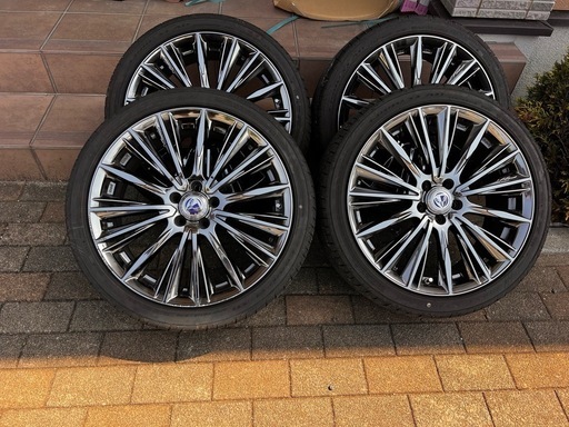 Rays ベルサス　18インチ　
タイヤバリ溝