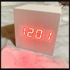 ꒰未使用꒱木目調 白 LED デジタルクロック 置き時計の画像
