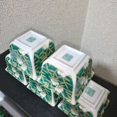   未使用　明宝窯　佐賀錦　親子鉢大小１０個セット　四角緑色小鉢の画像
