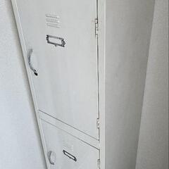ホワイト スチールロッカー ヴィンテージ風　直接引取の画像