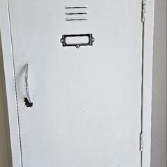 ホワイト スチールロッカー ヴィンテージ風　直接引取の画像
