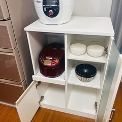 （受け渡し者確定済）ニトリ食器棚　レンジ台の画像