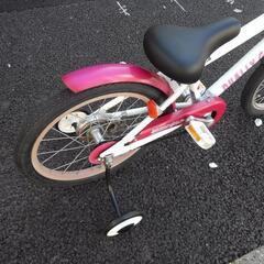 中古子供自転車３５２５　前後タイヤ新品！　１８インチ　ギヤなし　 身長１０６㎝前後　＊片足スタンドに変更可・無料（購入時のみ）の画像